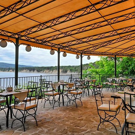 Complex Chayka Guest House Byala  Bagian luar foto
