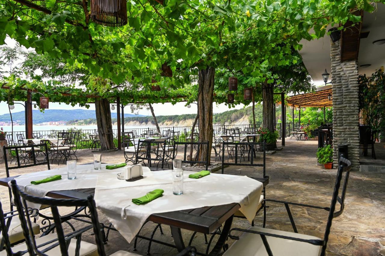 Complex Chayka Guest House Byala  Bagian luar foto