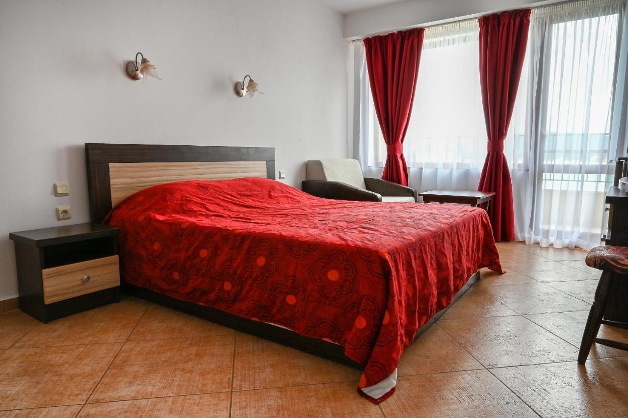 Complex Chayka Guest House Byala  Bagian luar foto