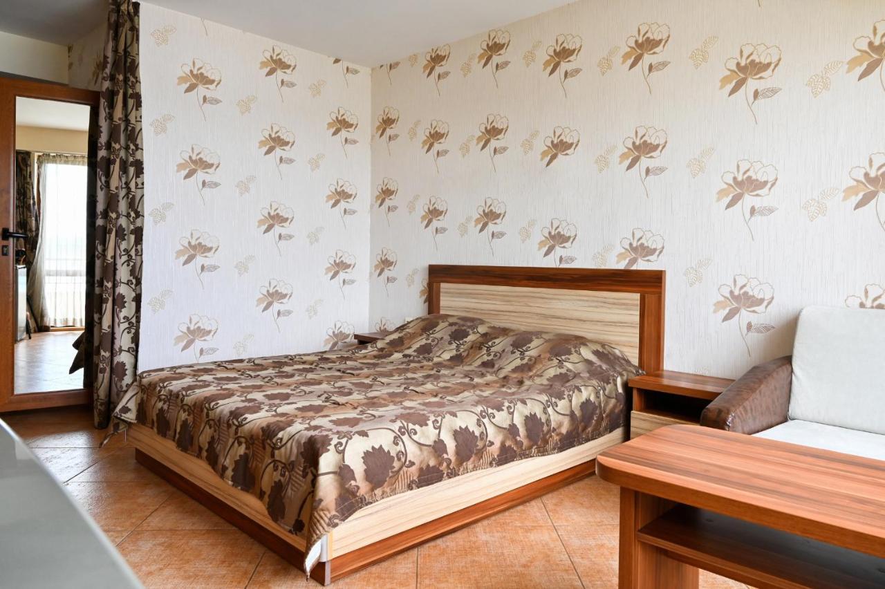 Complex Chayka Guest House Byala  Bagian luar foto
